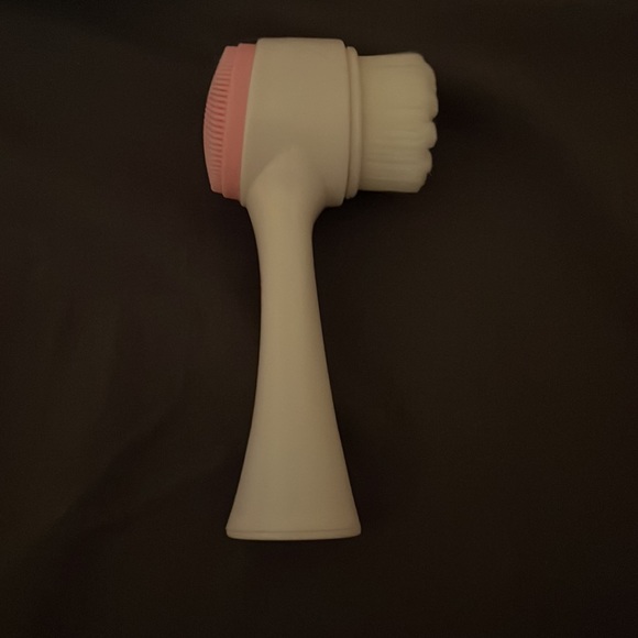 Women’s Face Scrubber and Exfoliator - Picture 3 of 4